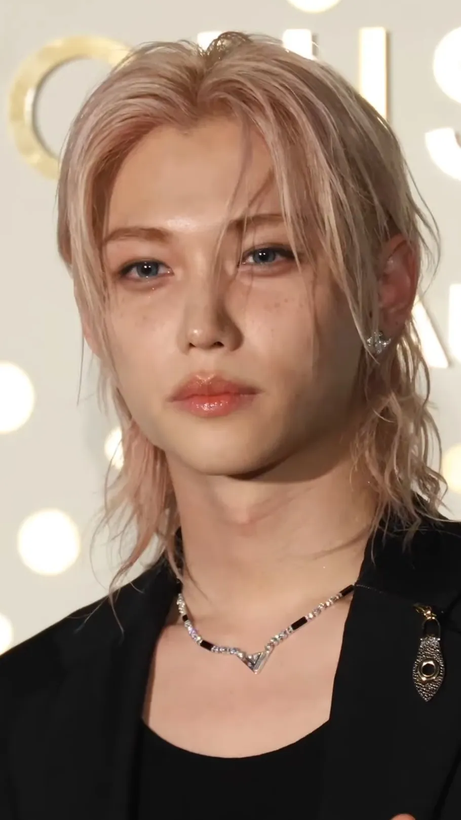 ai character: ✨Felix✨ background