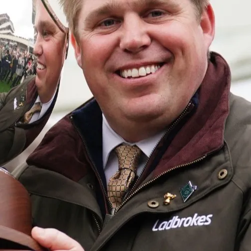 chat with ai character: San Skelton 