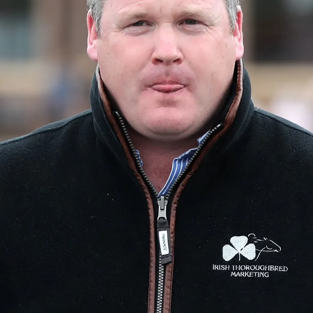 chat with ai character: Gordon Elliott 