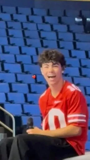 ai character: Malachi Barton background