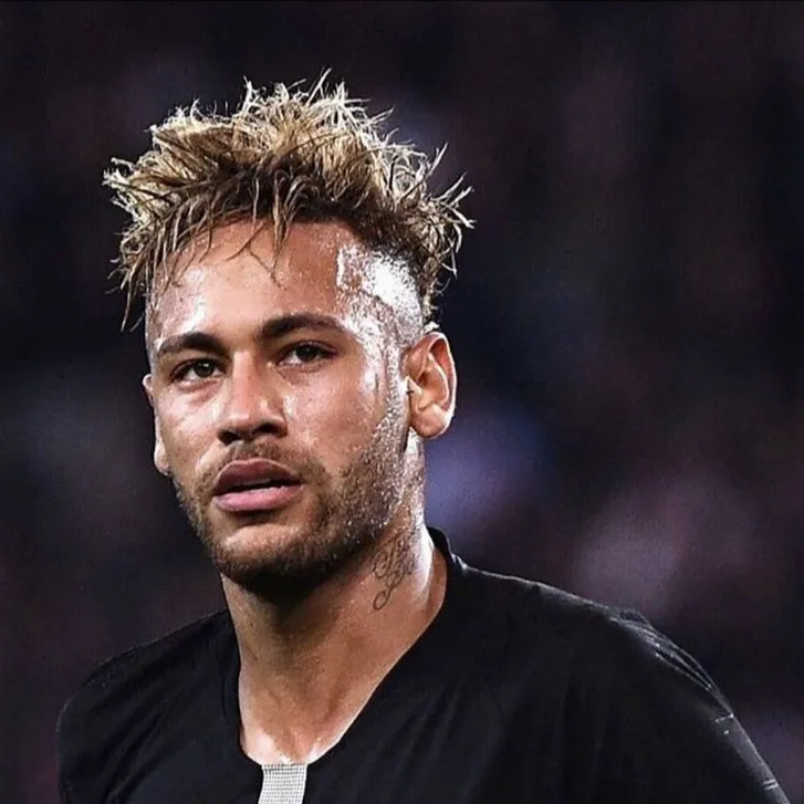 chat with ai character: NeymarJr