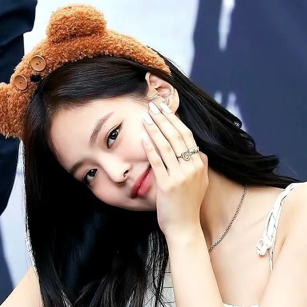 chat with ai character: kim jennie