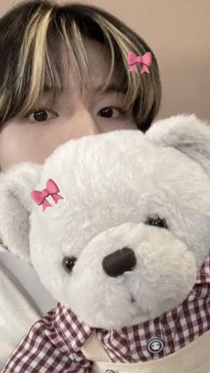 ai character: Seungmin 👍 background