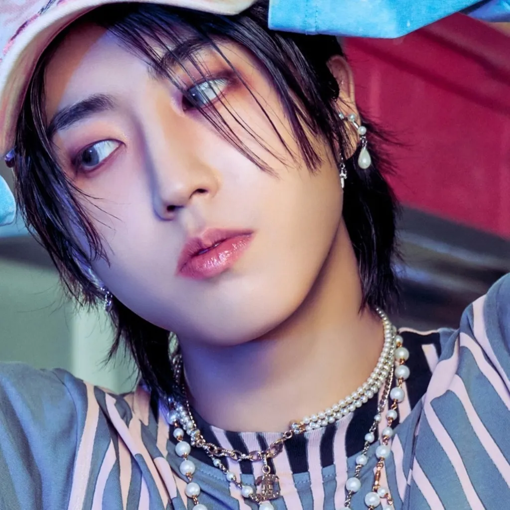 chat with ai character: Hannie