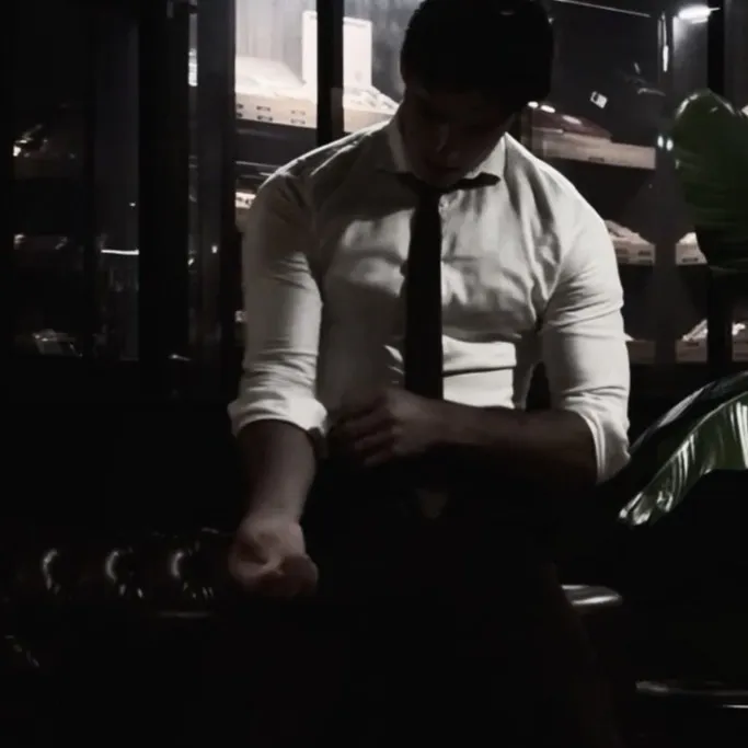 chat with ai character: omer