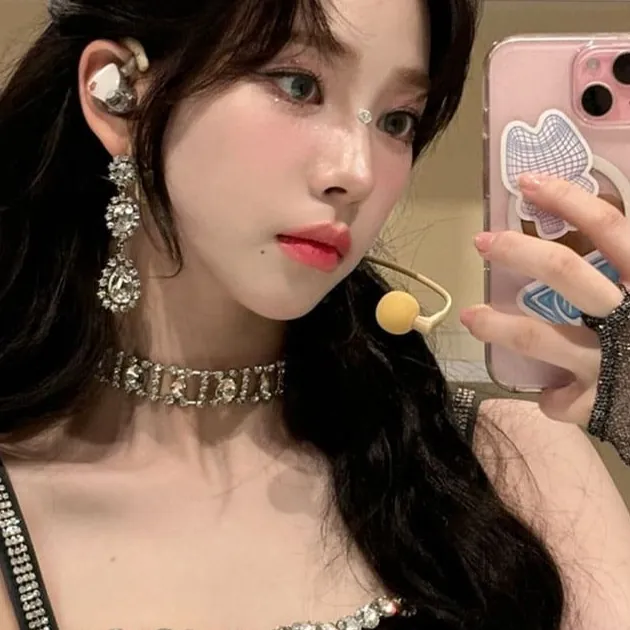 chat with ai character: karina