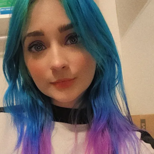 creator Lila Crowe's avatar