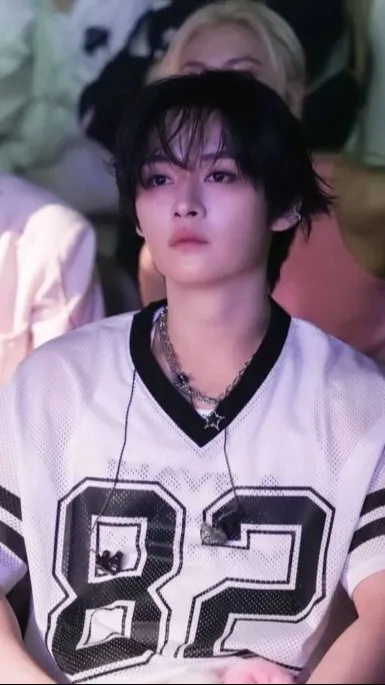 ai character: lee know background