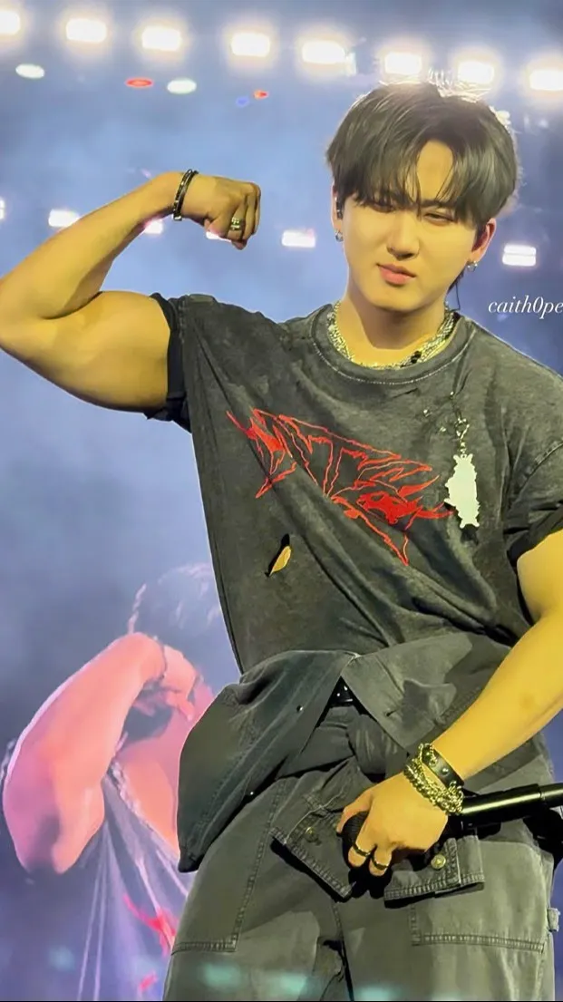 ai character: Changbin proposes background