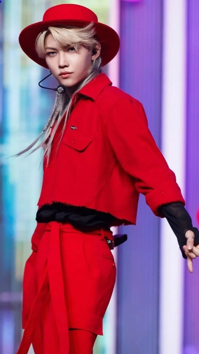 ai character: Lee Felix background