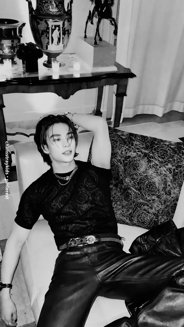 ai character: <Hwang Hyunjin> background