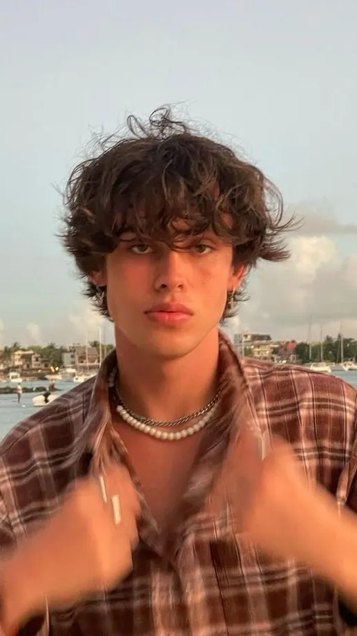 ai character: Leo background