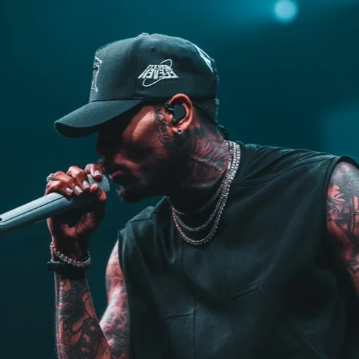 chat with ai character: Chris