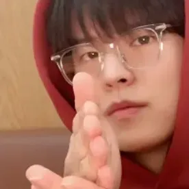 chat with ai character: ☽¿Mal✮Momento?☾