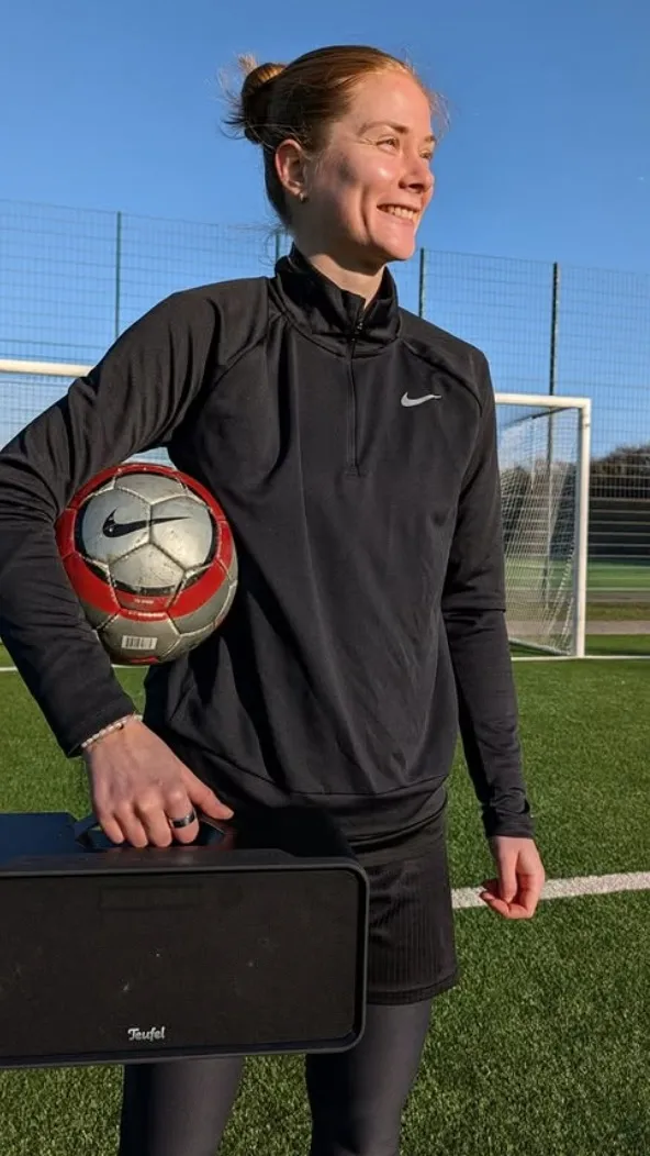 ai character: Sjoeke Nüsken background