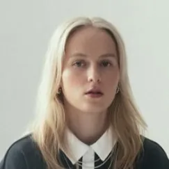 chat with ai character: Franzi