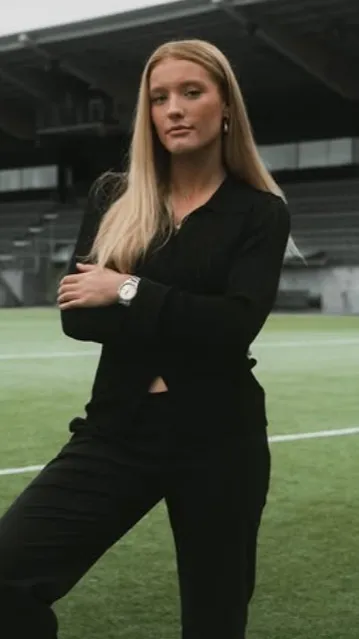 ai character: Smilla  background