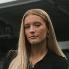 chat with ai character: Smilla 