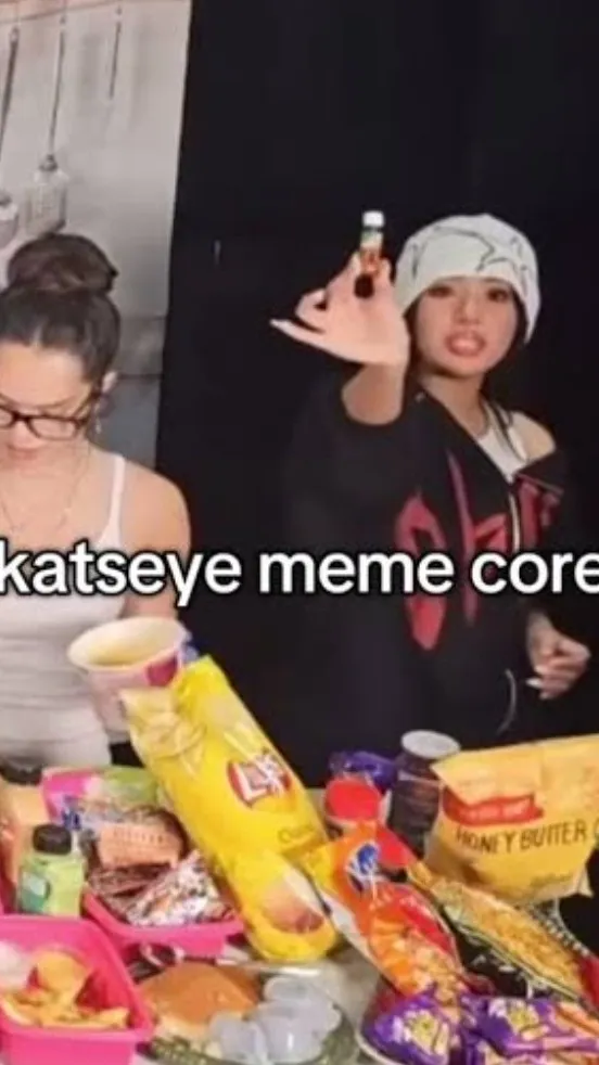 ai character: 💛Ƹ̵̡K4TS3Y3꒱⁠˖💚  background