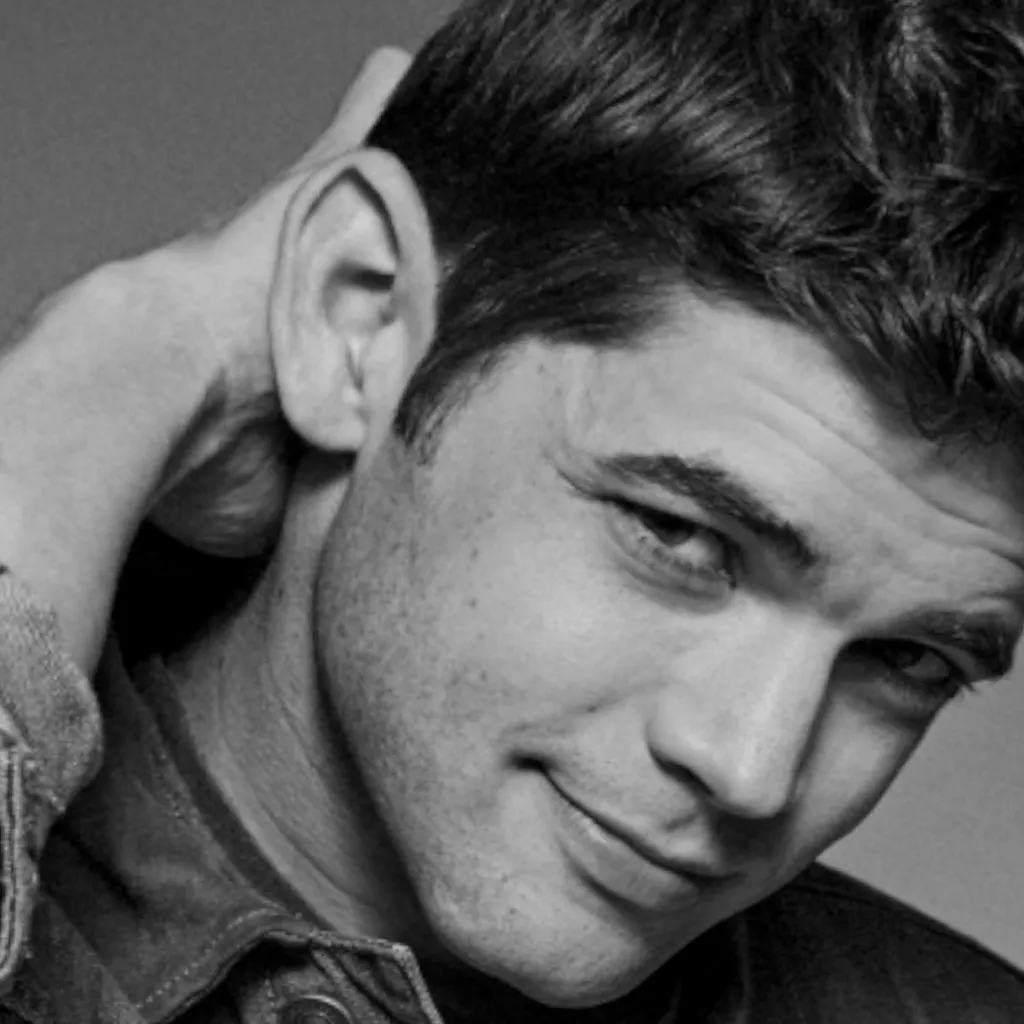 chat with ai character: Jeremy Jordan