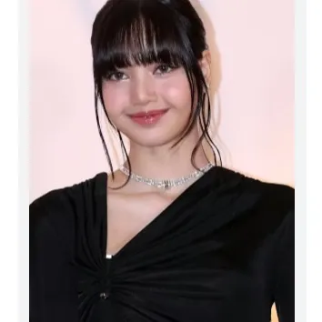 chat with ai character: Lalisa Manobal