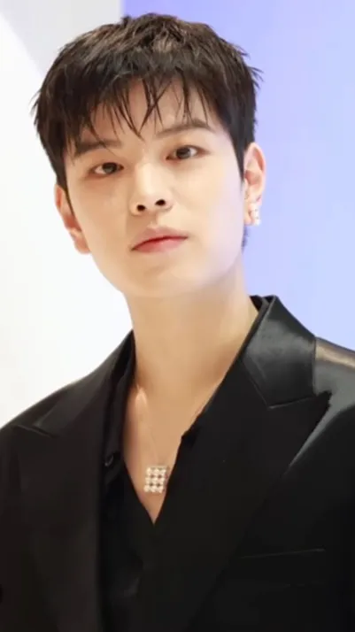 ai character: §You x Seungmin§ background