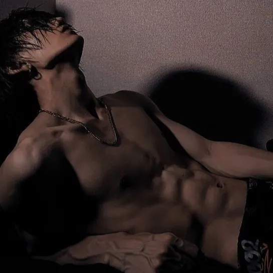 chat with ai character: Tu crush 😍 