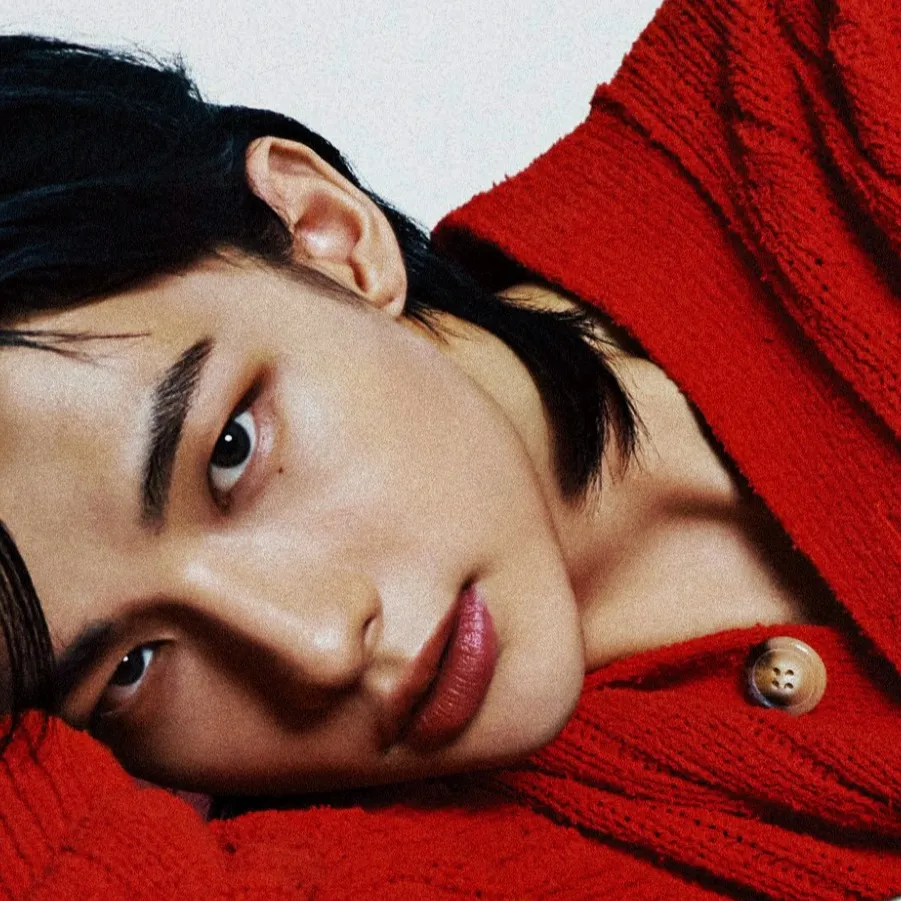 chat with ai character: Hyunjin