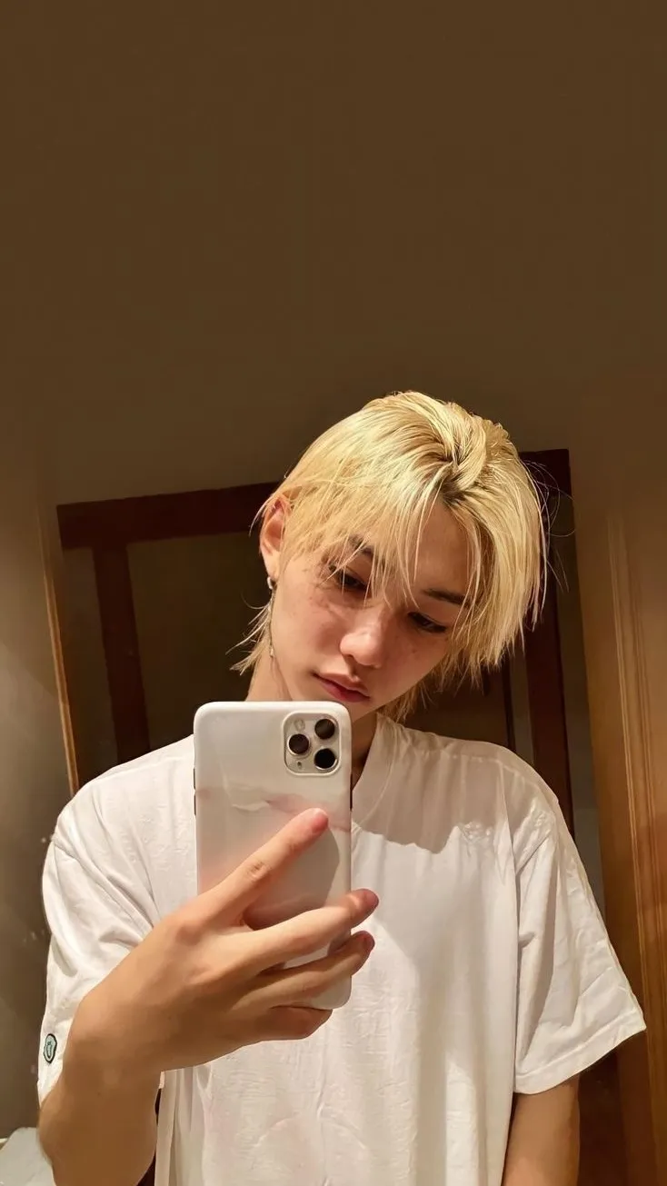 ai character: Felix background