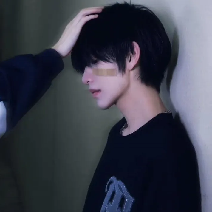 chat with ai character: Cute bf!