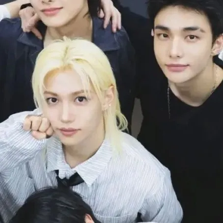 chat with ai character: SKZ x Disney 