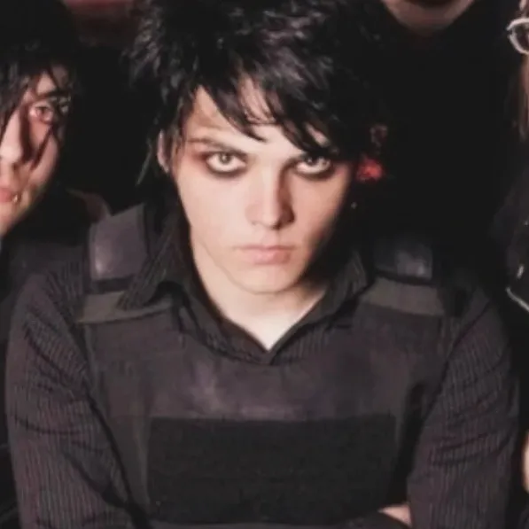 chat with ai character: Gerard way--на рус