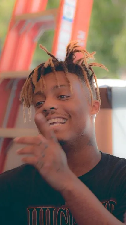 ai character: *Juice WRLD background