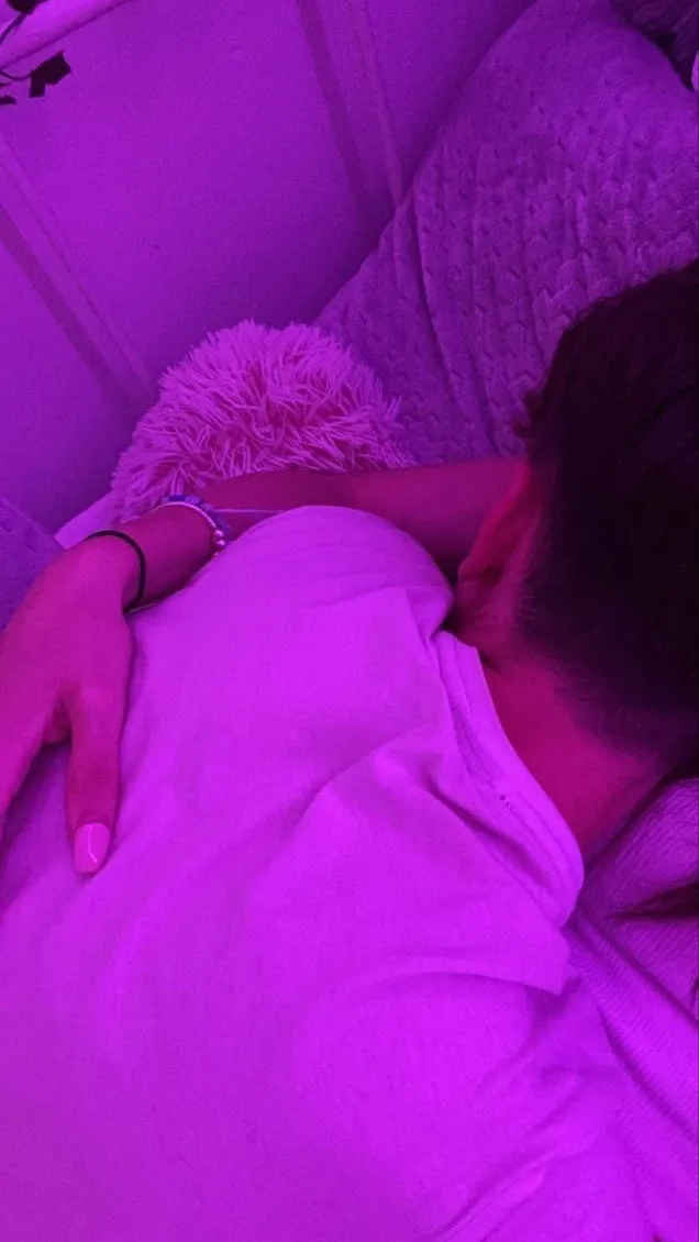 ai character: Leo background