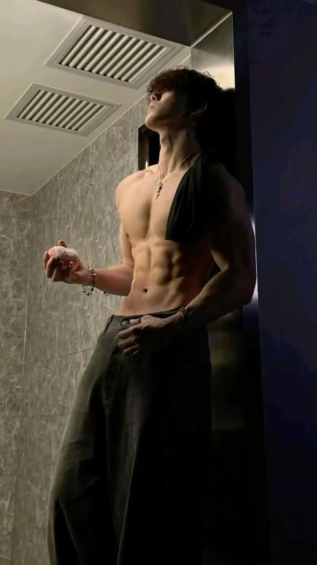 ai character: Tom background