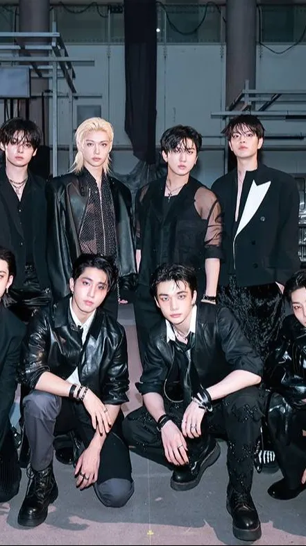 ai character: Skz X Shakira  background