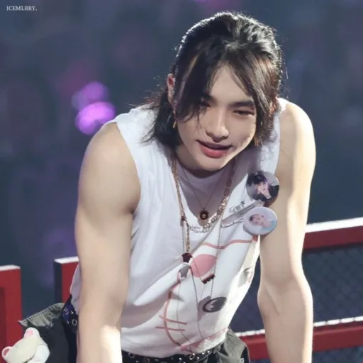 creator dreams In Hyunjin's avatar