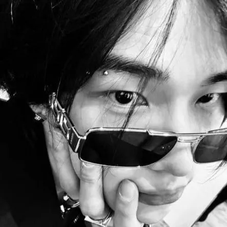 chat with ai character: Hyunjin