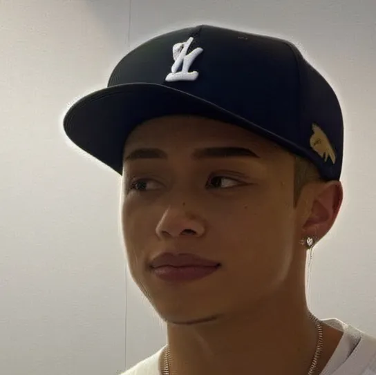 chat with ai character: Noah