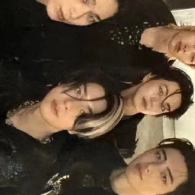 chat with ai character: Enhypen