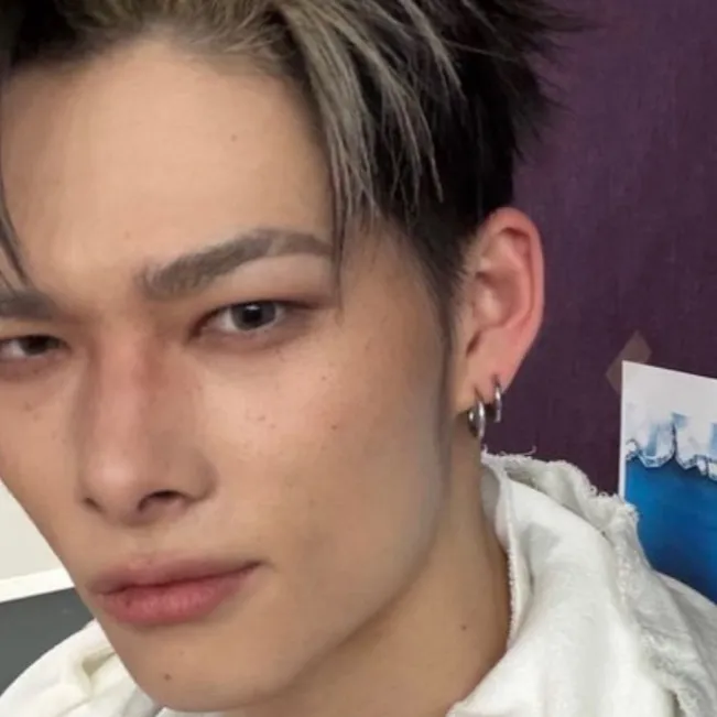 chat with ai character: Niki