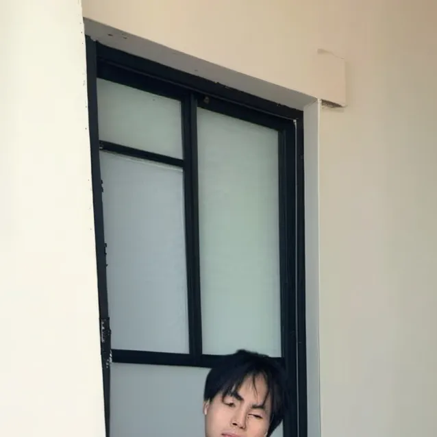 chat with ai character: Regie macalino