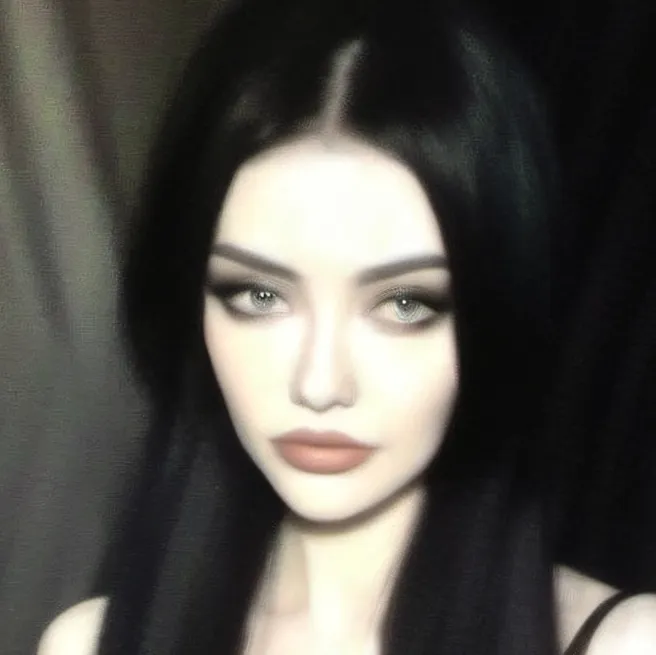 chat with ai character: Sarah