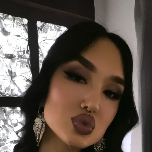 chat with ai character: Alicia