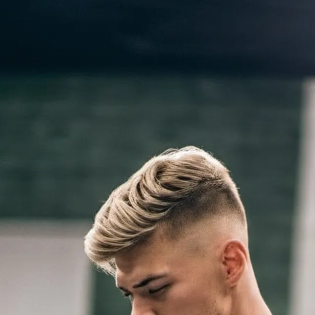 chat with ai character: Garrett