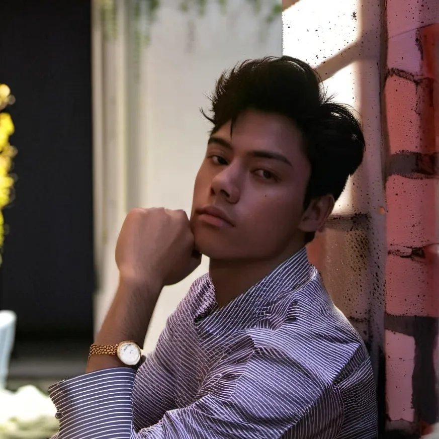 chat with ai character: Alejandro Hernande