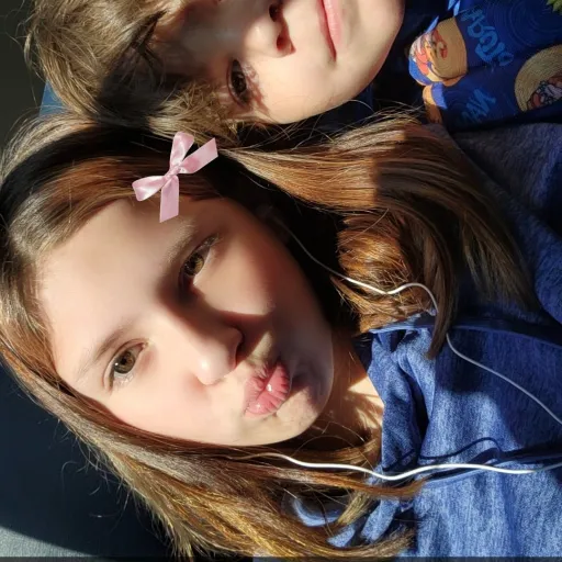 creator anayra. .'s avatar