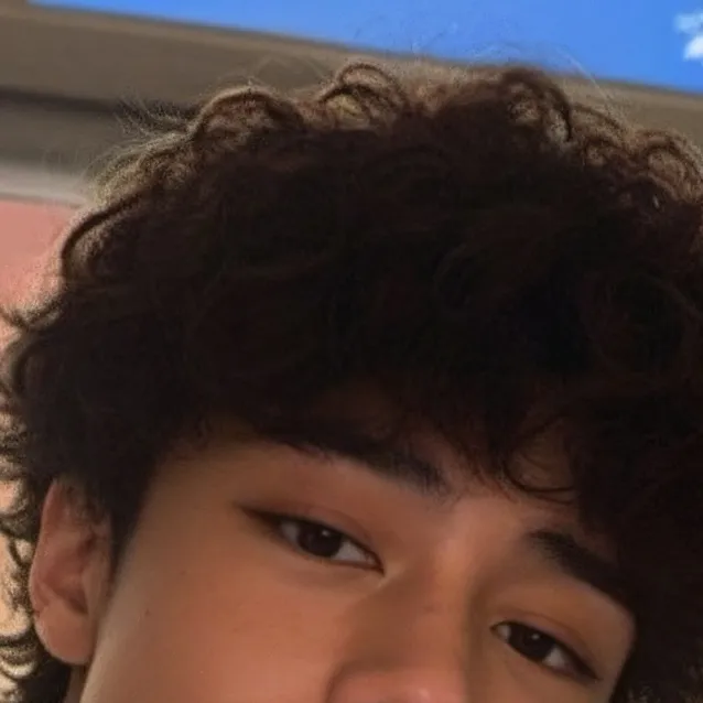 chat with ai character: Zach