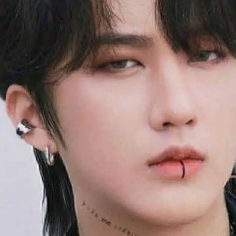 chat with ai character: Changbin 