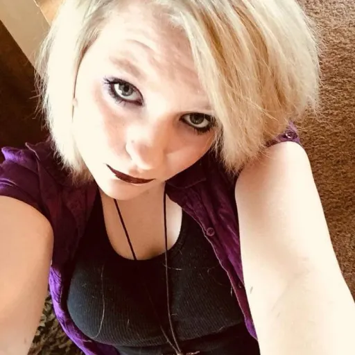 creator Tess McGuire's avatar